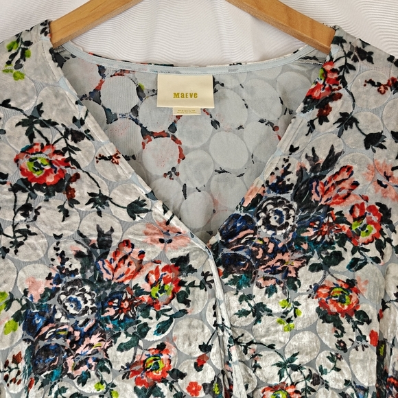 Anthropologie Maeve Umi Wrap Velvet Floral V- Neck Silk Blend Blouse Size Medium - Picture 8 of 12